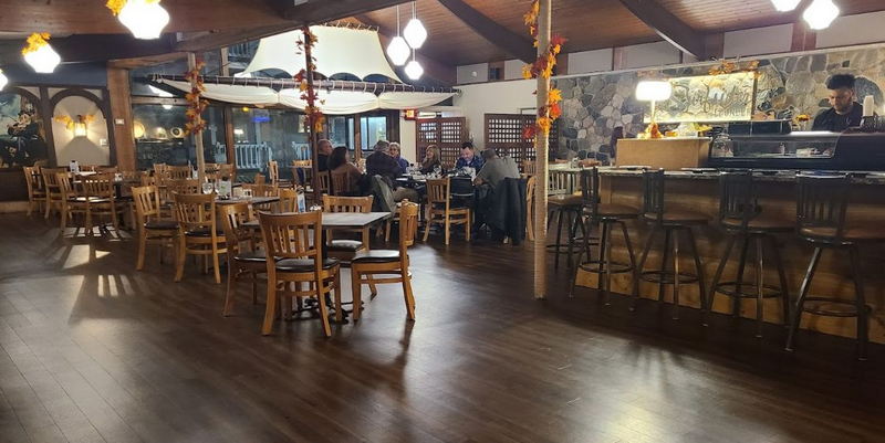 The Windjammer Bar and Grill (The Surfsider) - Web Listing (newer photo)